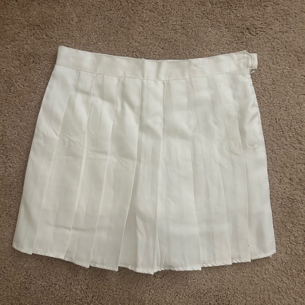 Elegant White Pleated Skirt